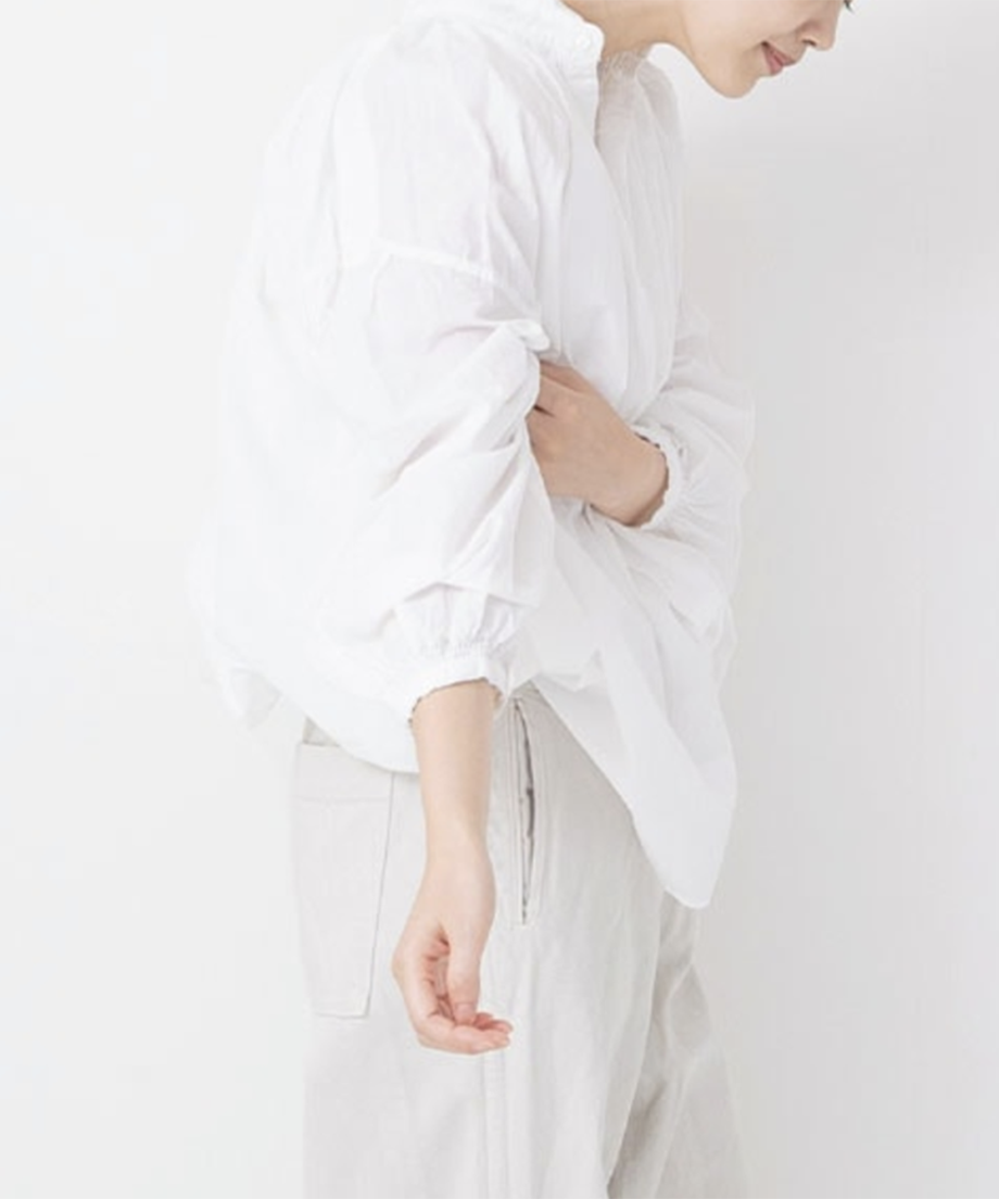 ブラウス / White