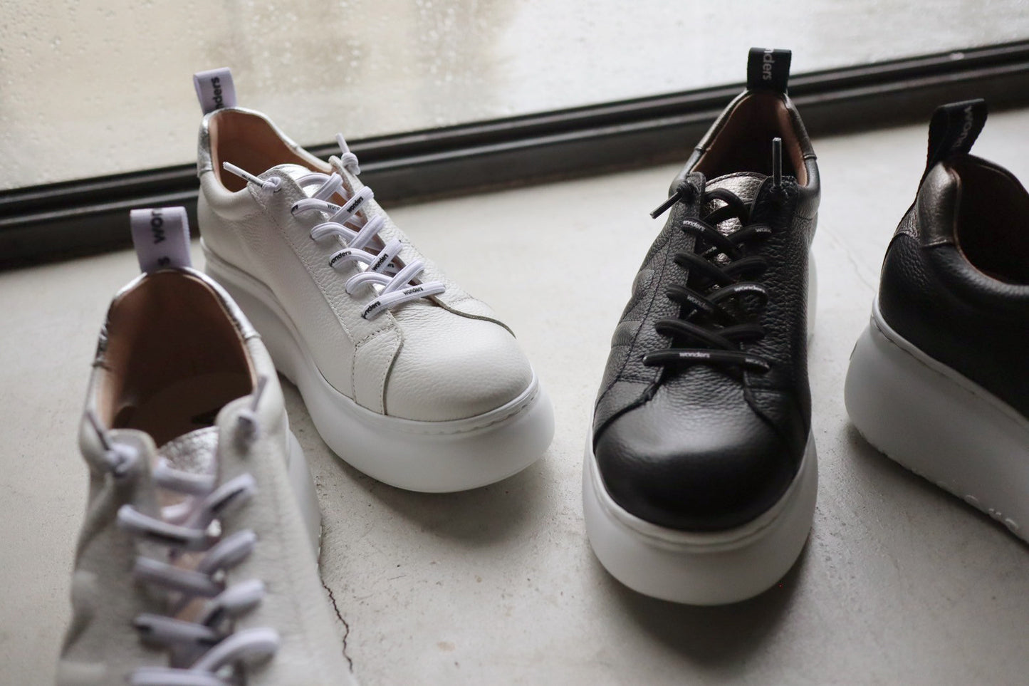 スニーカー / Black