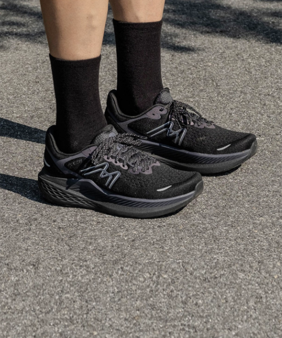 スニーカー / Black & Black