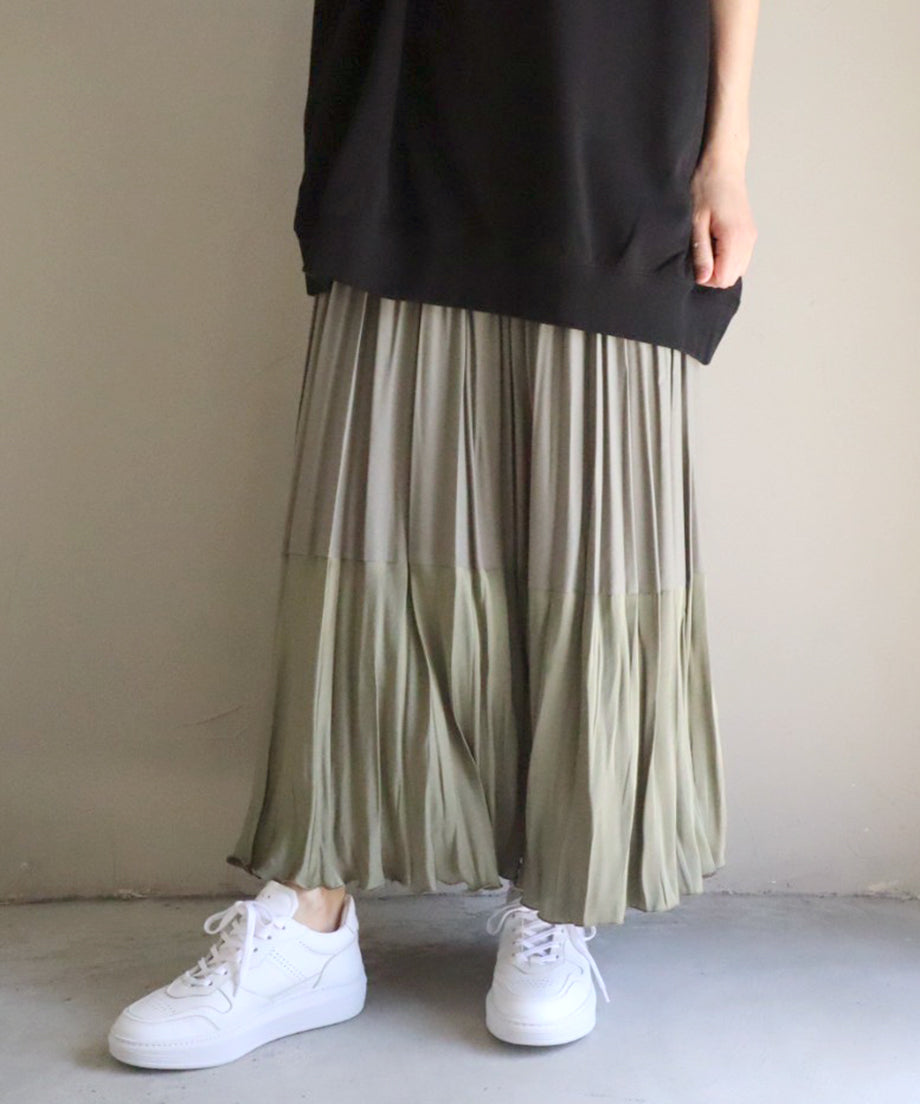 スニーカー / White